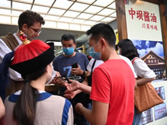 [人民日?qǐng)?bào)]中壩醬坊亮相成都寬窄巷子 為川菜全球化加點(diǎn)料