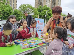 孩子財(cái)商如何培養(yǎng)？這個(gè)市集東辰娃娃開辦了四屆