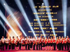 祝賀！成都東辰外國語學校被評為全國教育系統(tǒng)先進集體